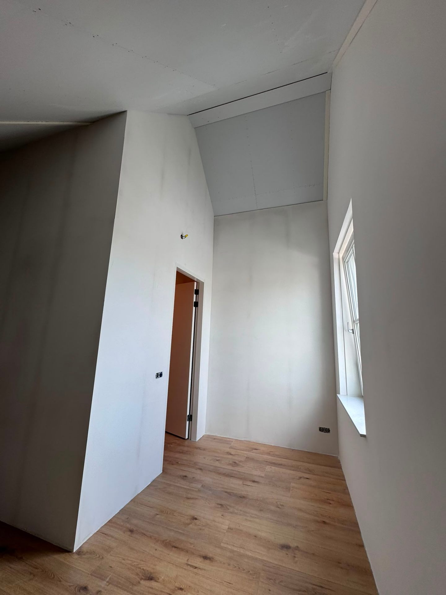 Strak afgewerkte wanden — recent project SBV